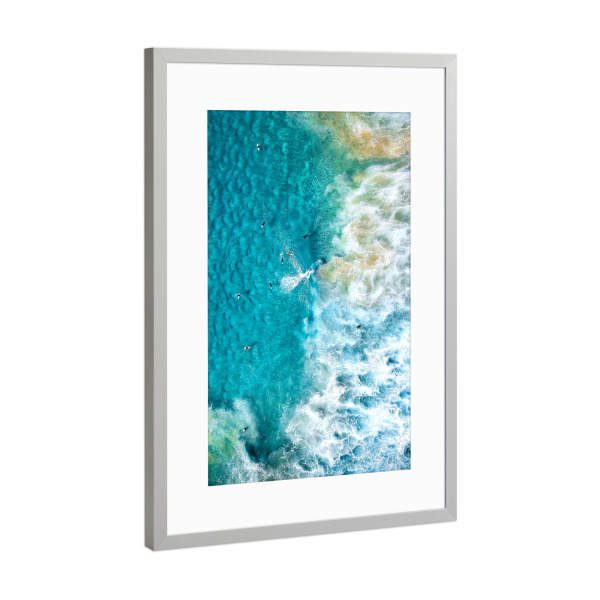 Poster mit Rahmen Silber "Gruppe von Surfern im Meer" artboxONE - Natur,Reise / Strand und Meer