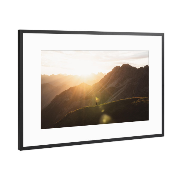 Poster mit Rahmen Schwarz (Metallic) "Sonnenaufgang in den Alpen" artboxONE - Natur,Reise