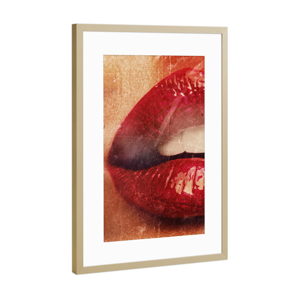 Poster mit Rahmen Gold "Red lips close up" artboxONE - Menschen