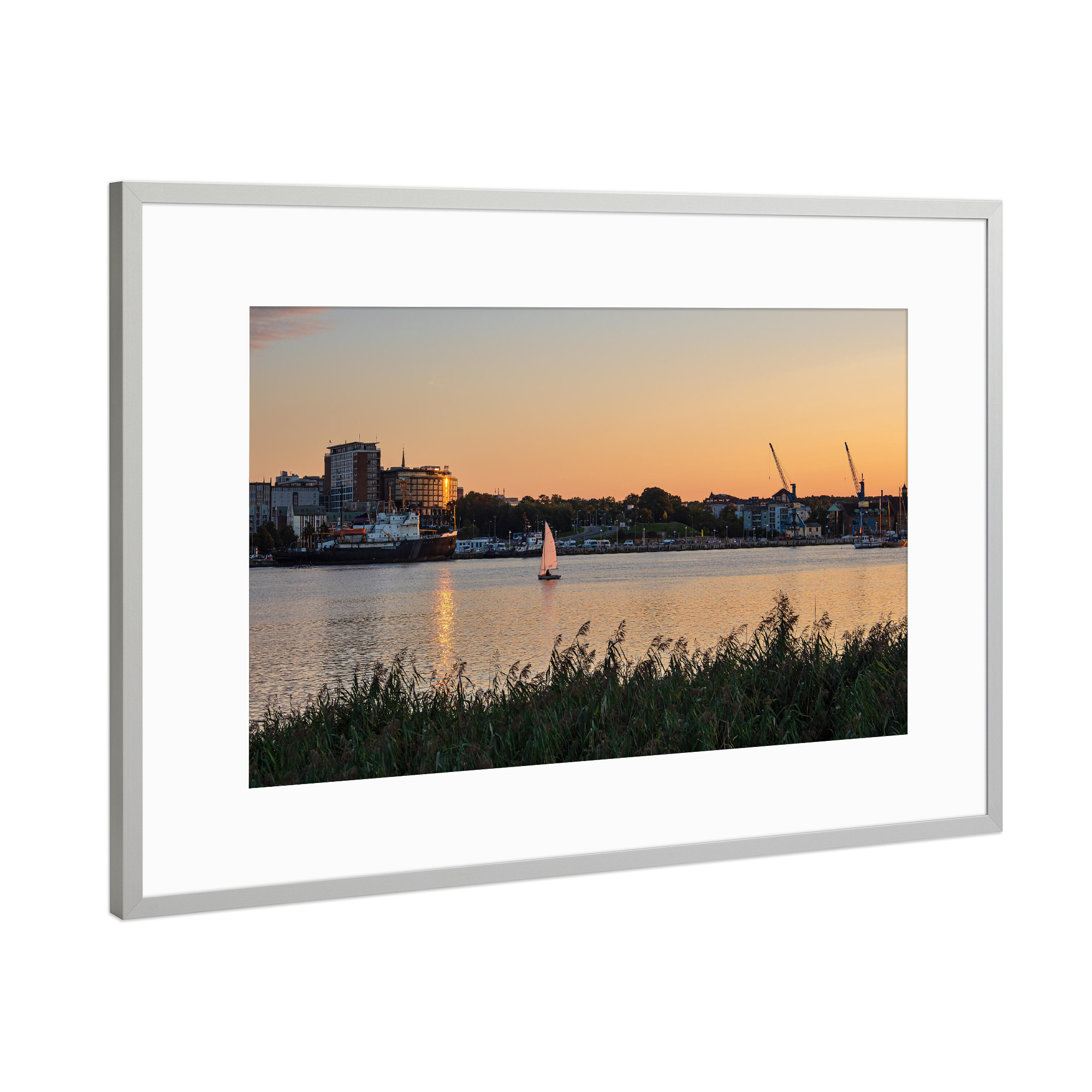 Poster mit Rahmen Silber "Segelboot auf der Warnow" artboxONE - Natur,Reise,Architektur,Städte / Weitere