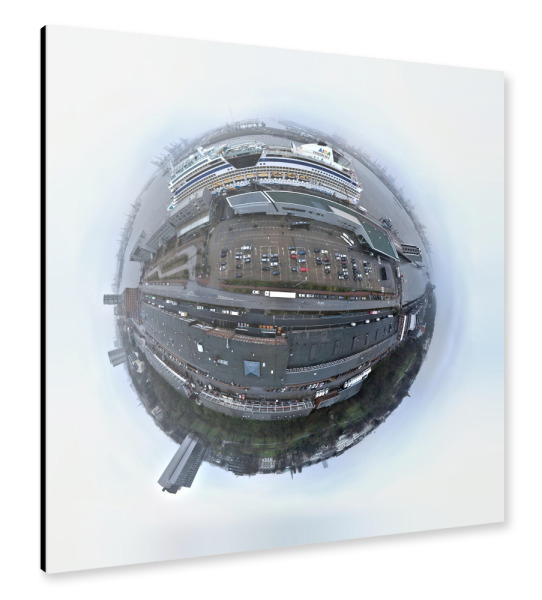 Alu-Dibond "Cruise-Terminal HH-Altona mit AIDA" 30x30 cm artboxONE