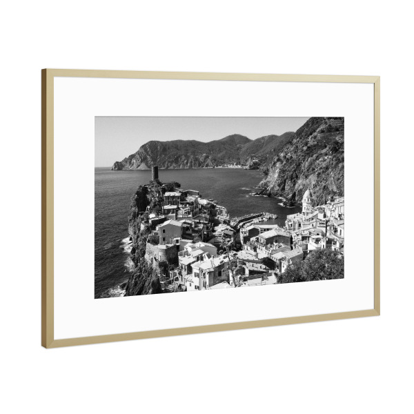 Poster mit Rahmen Gold "Vernazza - Ligurien - sw" artboxONE - Städte,Reise,Schwarzweiß,Reise / Länder