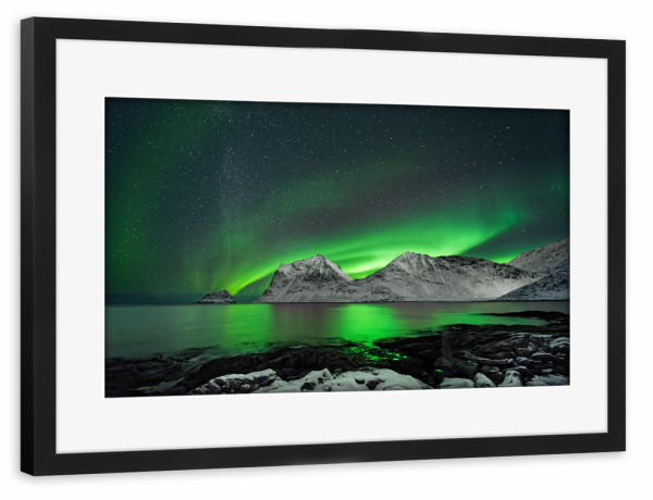 Poster mit Rahmen schwarz "Polarlicht an der Küste" artboxONE - Natur,Reise / Strand und Meer,Galaxy
