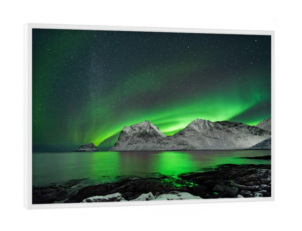 Poster mit weißem Rahmen "Polarlicht an der Küste" artboxONE - Natur,Reise / Strand und Meer,Galaxy