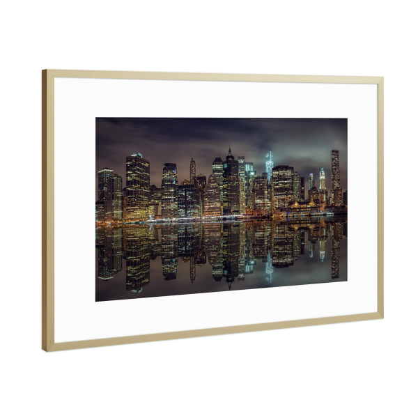 Poster mit Rahmen Gold "NYC Downtown bei Nacht" artboxONE - Städte / New York,Natur,Reise,Architektur