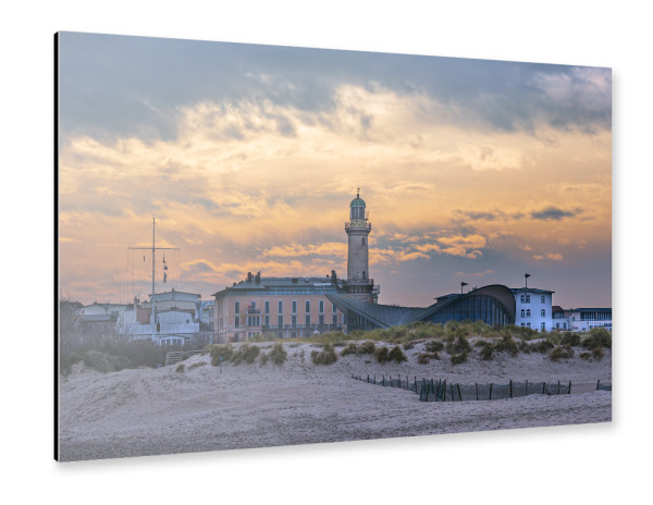 Alu-Dibond "Leuchtturm im Abendlicht" 30x20 cm artboxONE