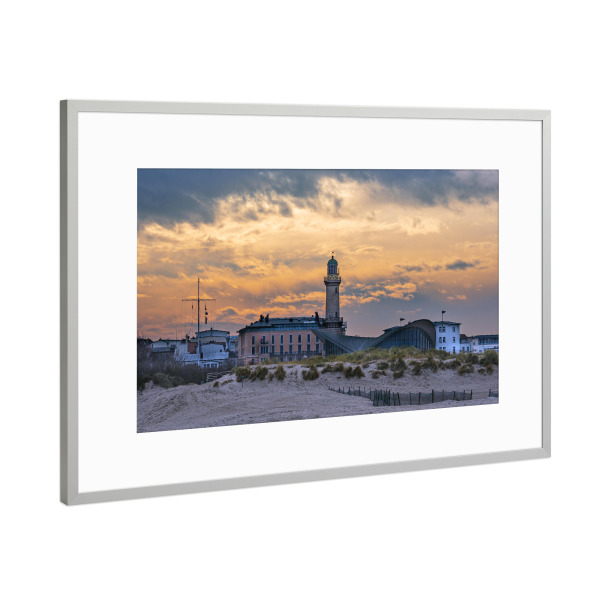 Poster mit Rahmen Silber "Leuchtturm im Abendlicht" artboxONE - Städte,Natur,Reise,Architektur,Reise / Strand und Meer