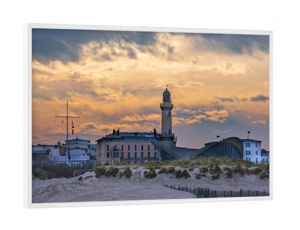 Poster mit weißem Rahmen "Leuchtturm im Abendlicht" artboxONE - Städte,Natur,Reise,Architektur,Reise / Strand und Meer