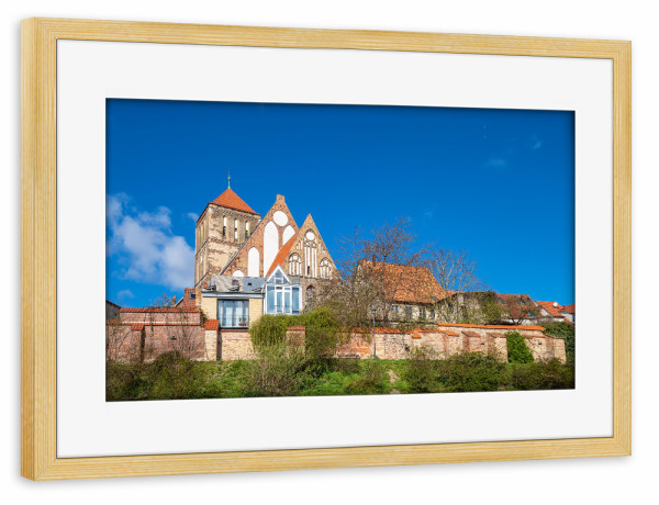 Poster mit Rahmen kiefer "Nikolaikirche und Stadtmauer" artboxONE - Reise,Architektur,Städte / Weitere