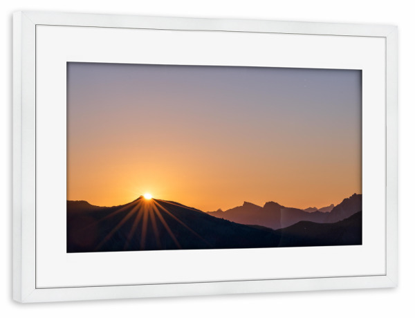 Poster mit Rahmen weiß "Erste Sonnenstrahlen" artboxONE - Natur,Reise