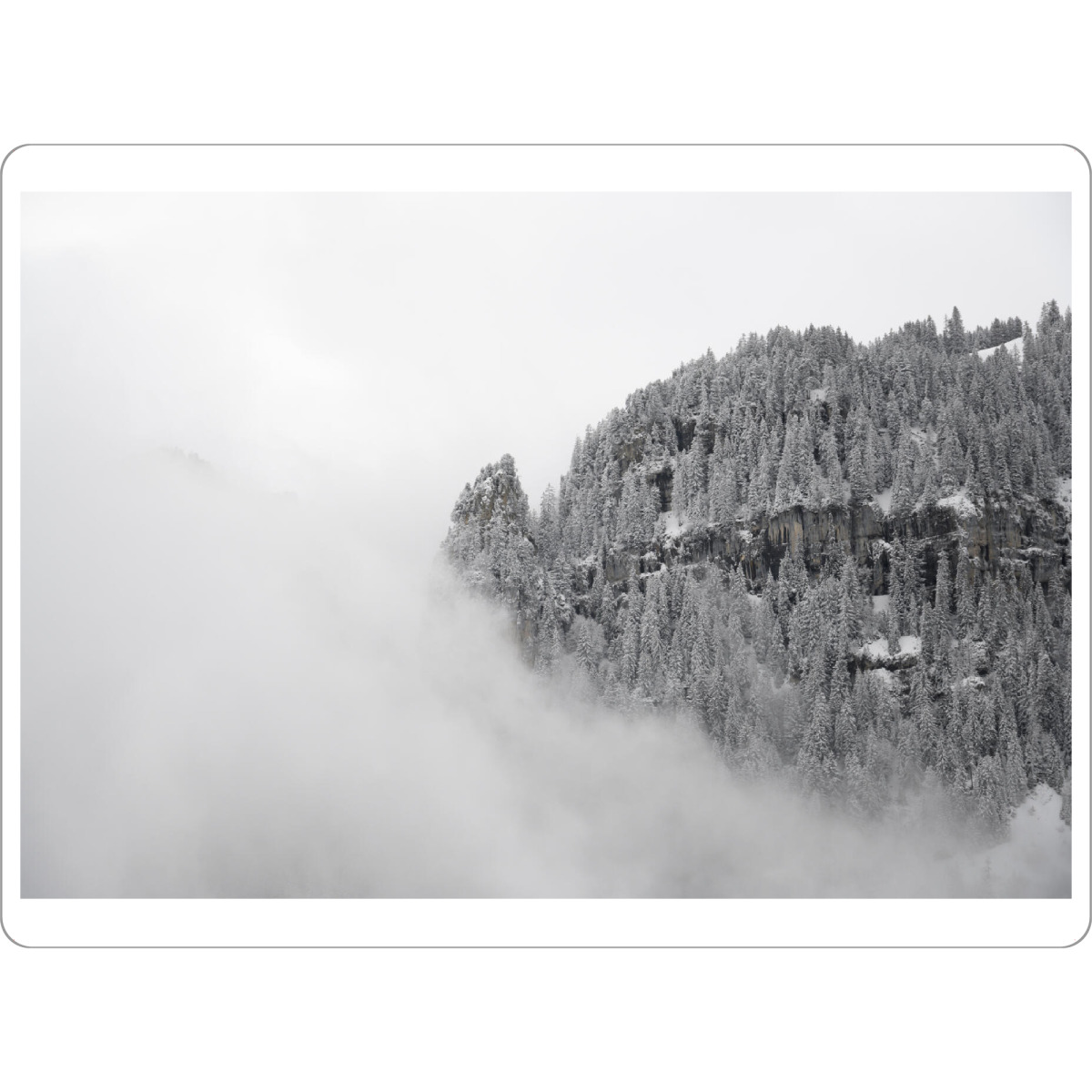 Tischset "Floating Winter Pines" artboxONE - Natur - Schnee,Gebirge,Nebel,Winter,Winterlandschaft,Schweiz,Snow,Fog,Natur,Nature,Mountains,Berge