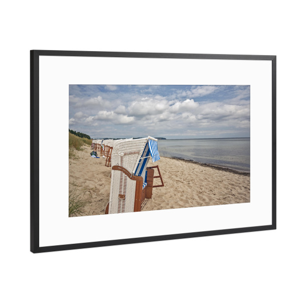 Poster mit Rahmen Schwarz (Metallic) "Am Ostseestrand in Thiessow" artboxONE - Natur,Reise,Reise / Strand und Meer