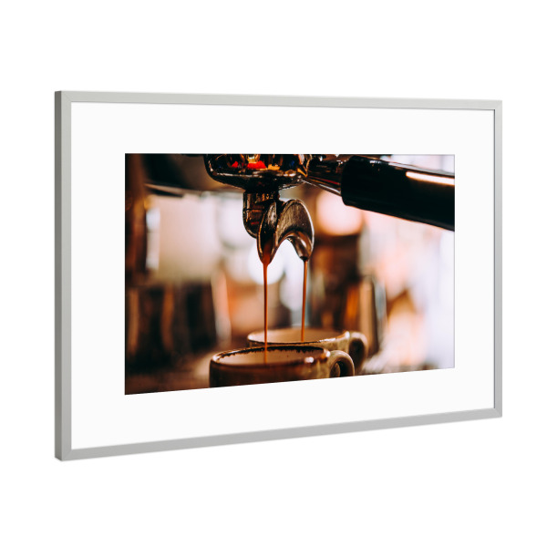 Poster mit Rahmen Silber "Caffee Drops" artboxONE - Essen & Trinken - Kaffee,Coffee,Drops,Making,Morgen,Trinken,Drink,Hot,Zubereitung,Kaffeemaschine