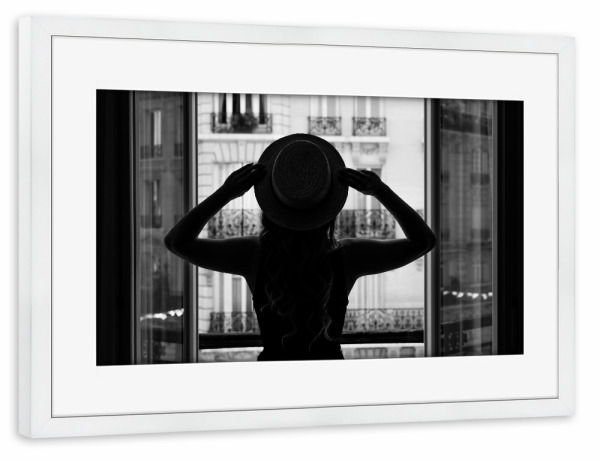 Poster mit Rahmen weiß "Girl in the window" artboxONE - Städte,Reise,Menschen,Architektur,Städte / Paris