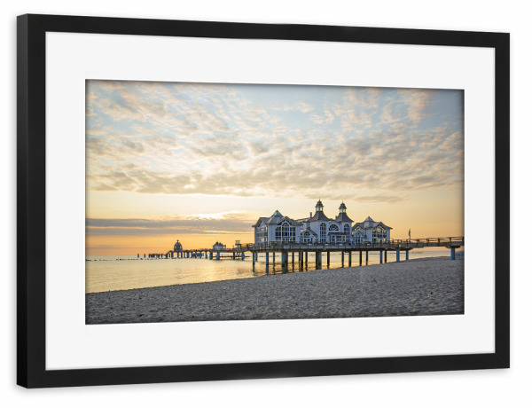 Poster mit Rahmen schwarz "Morgenidylle Seebrücke Sellin" artboxONE - Reise,Architektur,Reise / Strand und Meer
