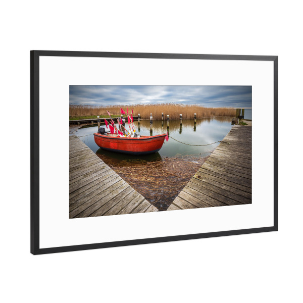 Poster mit Rahmen Schwarz (Metallic) "Fischerboot im Hafen" artboxONE - Natur,Reise,Reise / Strand und Meer