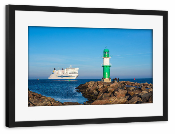 Poster mit Rahmen schwarz "Mole und Fähre" artboxONE - Natur,Reise,Architektur,Reise / Strand und Meer