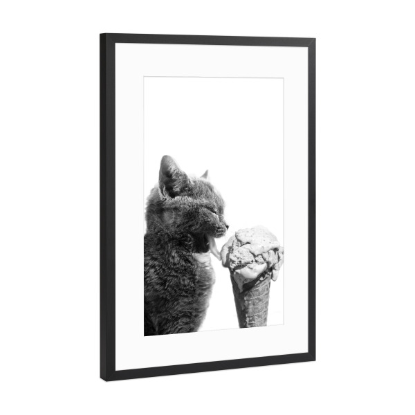 Poster mit Rahmen Schwarz (Metallic) "Cat Loves Ice Cream" artboxONE - Tiere,Essen & Trinken,Schwarzweiß,Lustig