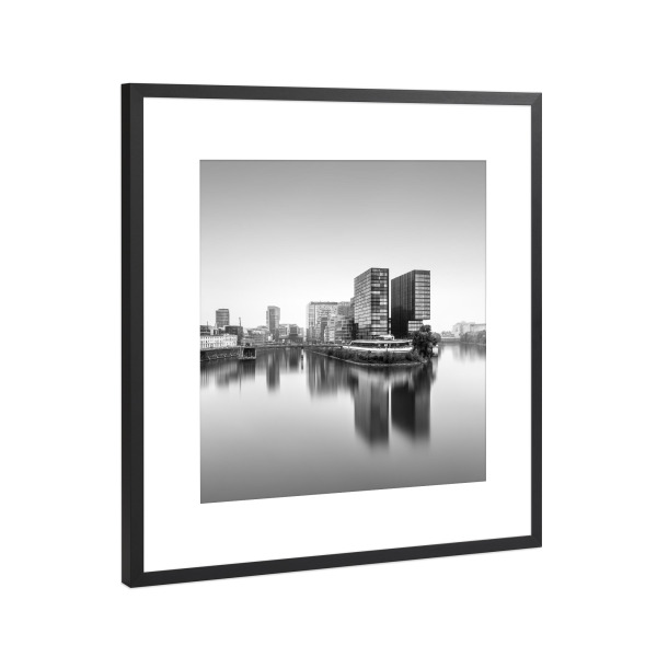 Poster mit Rahmen Schwarz (Metallic) "Medienhafen | Düsseldorf" artboxONE - Reise,Schwarzweiß,Architektur,Reise / Strand und Meer,Städte / Düsseldorf