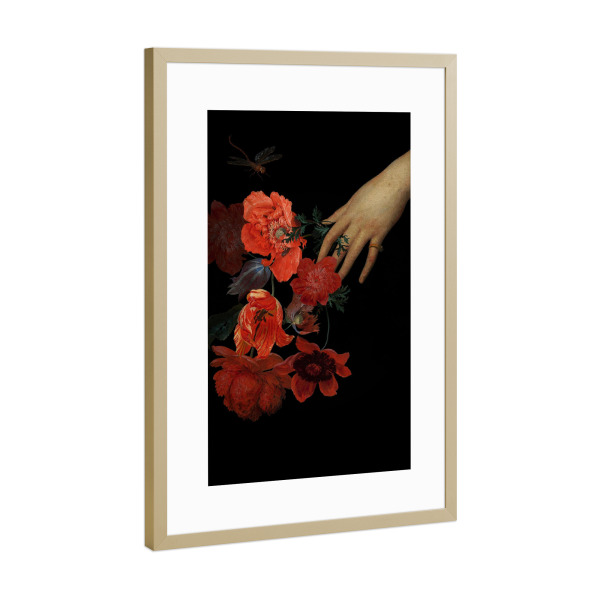 Poster mit Rahmen Gold "Hand Holding Poppy Bouquet" artboxONE - Floral,Menschen