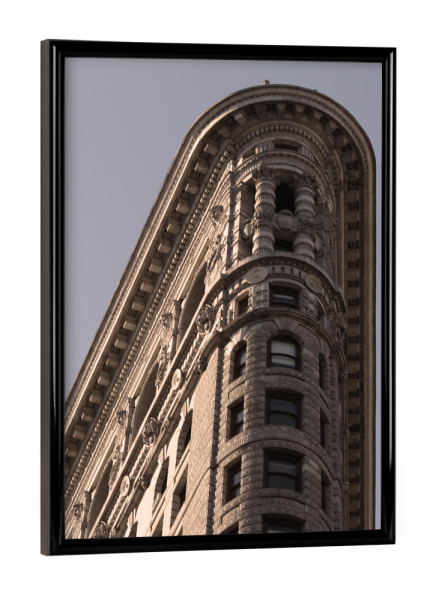 Poster mit schwarzem Rahmen "Flatiron Building in NYC Sky" artboxONE - Städte,Städte / New York,Architektur