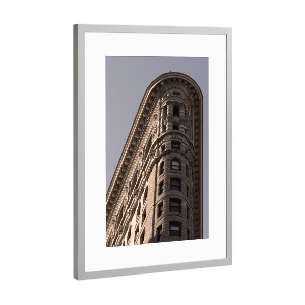 Poster mit Rahmen Silber "Flatiron Building in NYC Sky" artboxONE - Städte,Städte / New York,Architektur