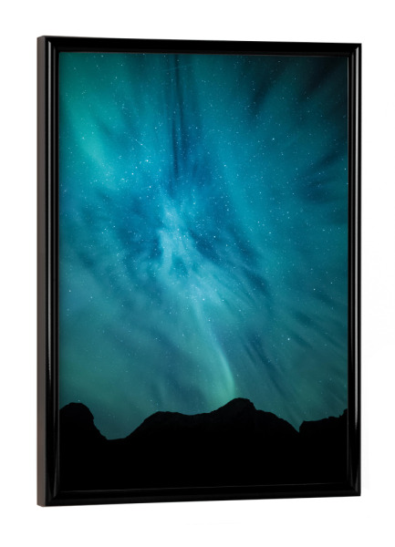 Poster mit schwarzem Rahmen "Nordlichtsilhouette" artboxONE - Natur
