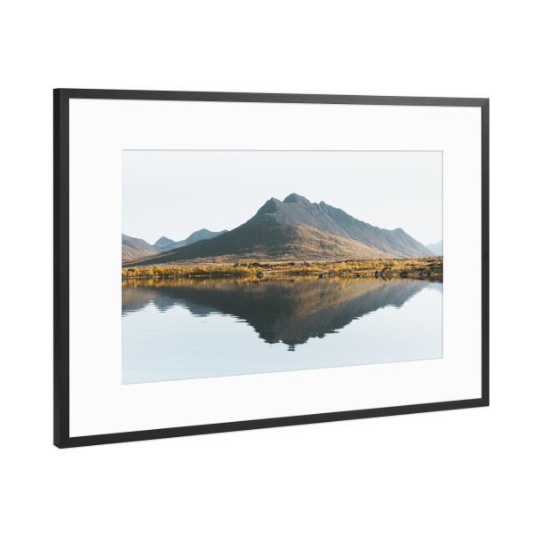 Poster mit Rahmen Schwarz (Metallic) "Reflecting Mountain in Norway" artboxONE - Natur,Reise,Reise / Länder
