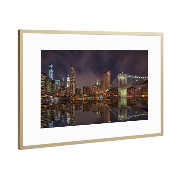 Poster mit Rahmen Gold "New York City bei Nacht" artboxONE - Städte,Städte / New York,Reise,Architektur