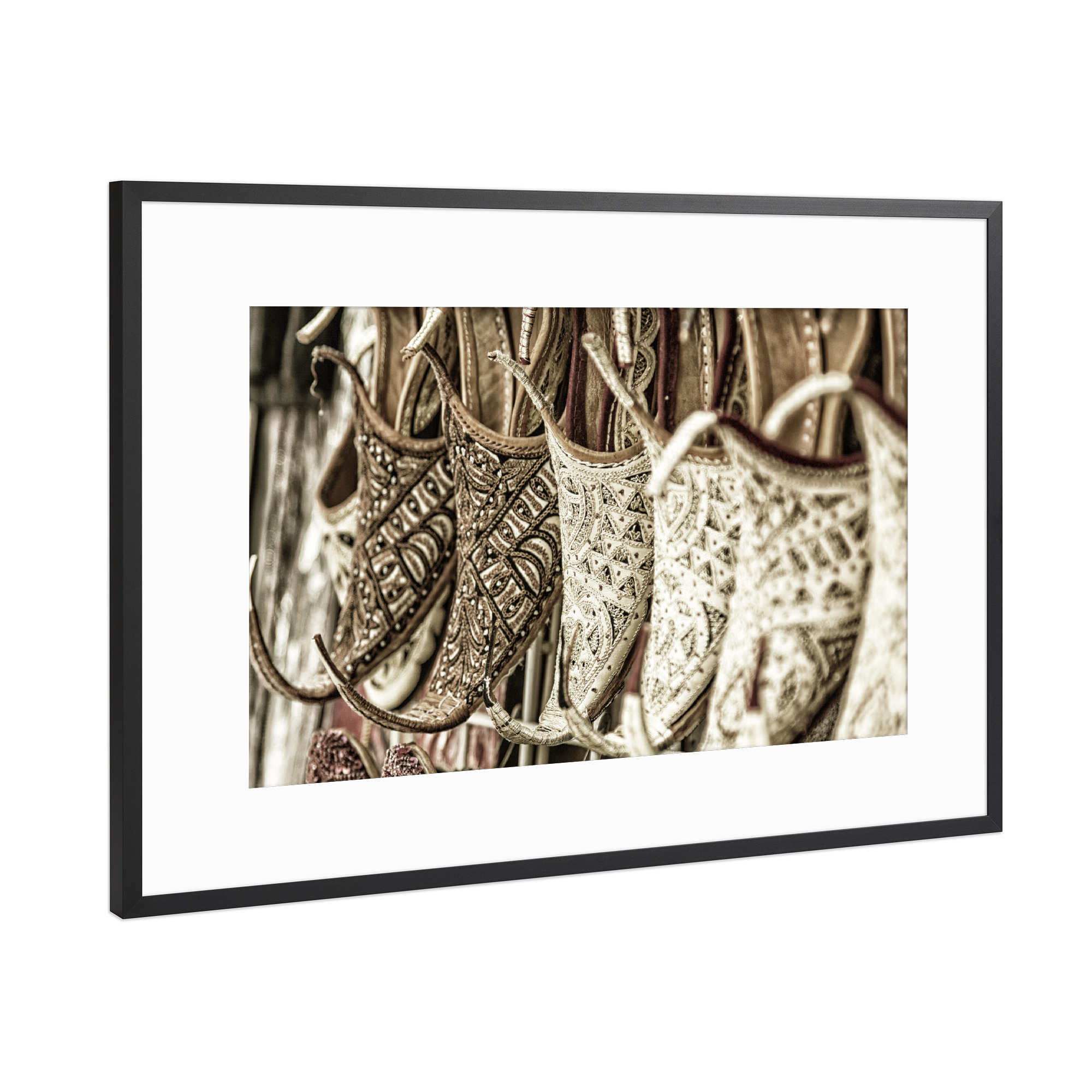 Poster mit Rahmen Schwarz (Metallic) "Arabische Schuhe" artboxONE - Reise / Afrika,Städte / Dubai