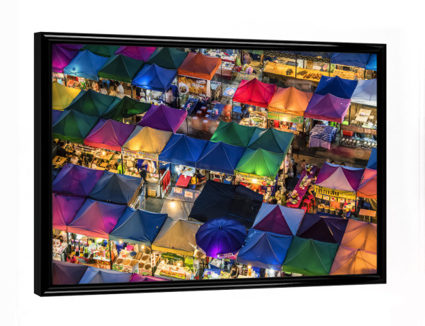 Poster mit schwarzem Rahmen "Train night market" artboxONE - Städte,Reise,Architektur,Reise / Asien,Reise / Länder