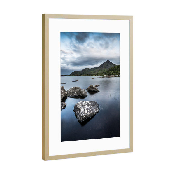 Poster mit Rahmen Gold "Lofotensee" artboxONE - Natur
