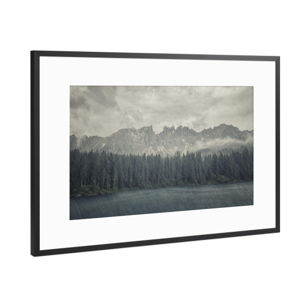 Poster mit Rahmen Schwarz (Metallic) "Rain on the lake" artboxONE - Natur,Reise,Reise / Länder