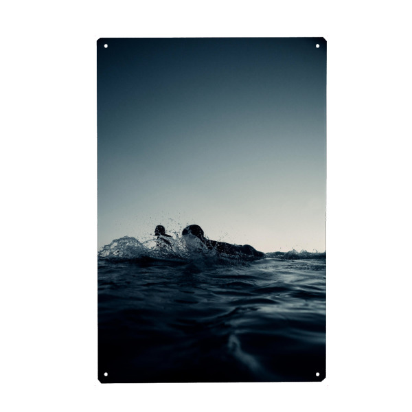 Metall Poster "Blue hour surfing in the sea" artboxONE - Menschen,Sport - Surfer,Blue hour,Blue,Blue sky,Paddel,Surfing,Wasser,Water - Blechschild
