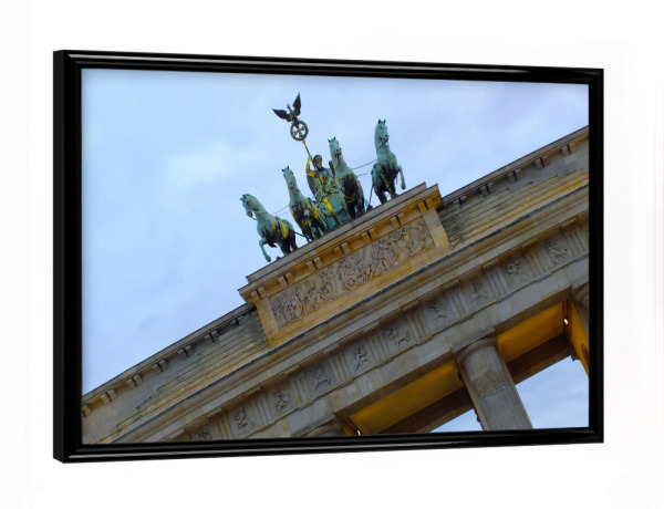 Poster mit schwarzem Rahmen "Brandenburg Gate (Berlin-Center)" artboxONE - Städte / Berlin,Reise,Architektur,Reise / Länder