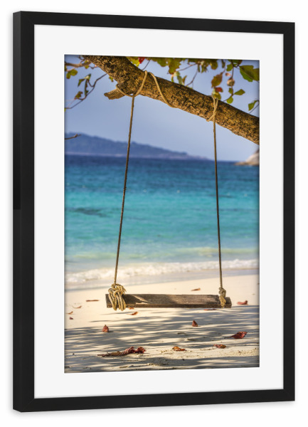 Poster mit Rahmen schwarz "Holzschaukel am Strand" artboxONE - Reise / Strand und Meer