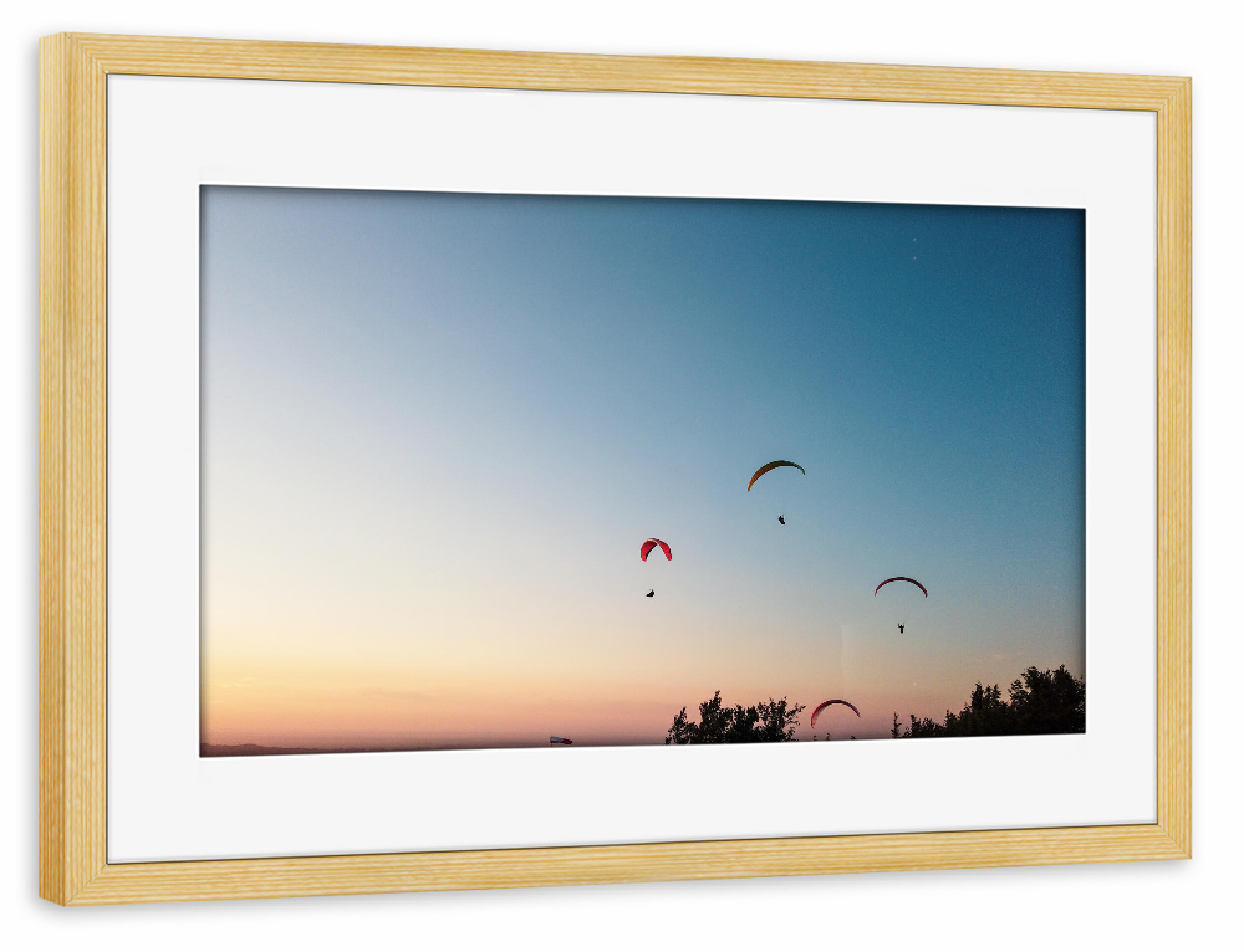 Poster mit Rahmen kiefer "Paragliding and sunset" artboxONE - Natur,Menschen,Sport