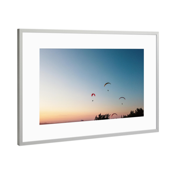 Poster mit Rahmen Silber "Paragliding and sunset" artboxONE - Natur,Menschen,Sport