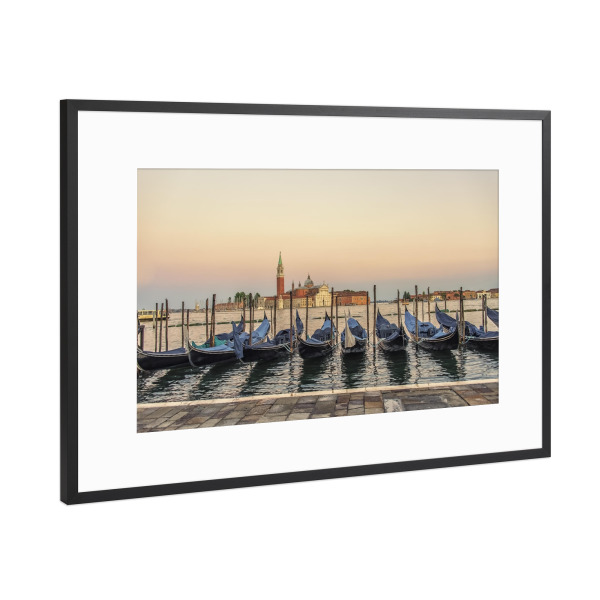 Poster mit Rahmen Schwarz (Metallic) "Gondolas in Venice" artboxONE - Städte,Reise,Architektur,Städte / Venedig,Reise / Länder