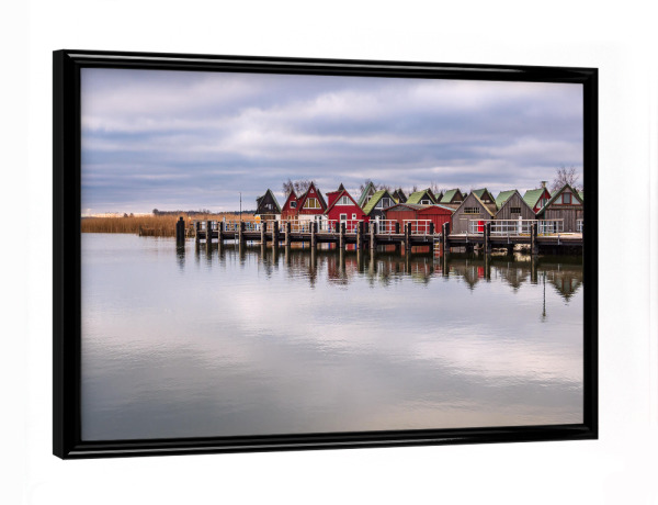 Poster mit schwarzem Rahmen "Bootshäuser am Bodden" artboxONE - Natur,Reise,Architektur,Reise / Strand und Meer