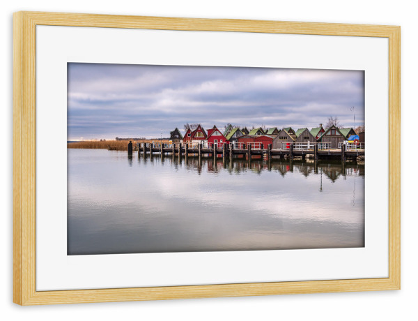 Poster mit Rahmen kiefer "Bootshäuser am Bodden" artboxONE - Natur,Reise,Architektur,Reise / Strand und Meer