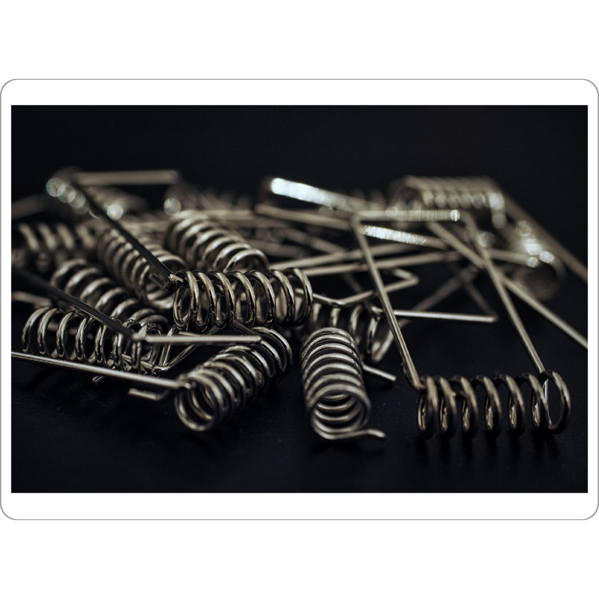 Tischset "Federn" artboxONE - Abstrakt,Schwarzweiß - Feder,Druckfeder,Verchromt,Chrom,Spirale,Spiralfeder,Stilleben,Technik,Metall - Bild feder