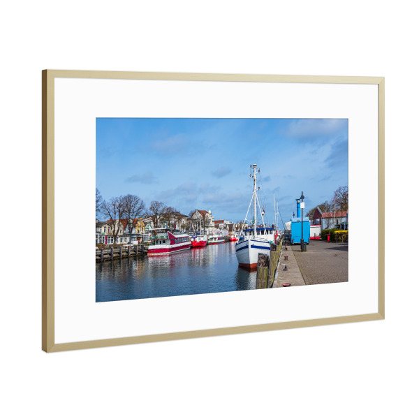 Poster mit Rahmen Gold "Fischkutter am Alten Strom" artboxONE - Natur,Reise,Architektur,Reise / Strand und Meer