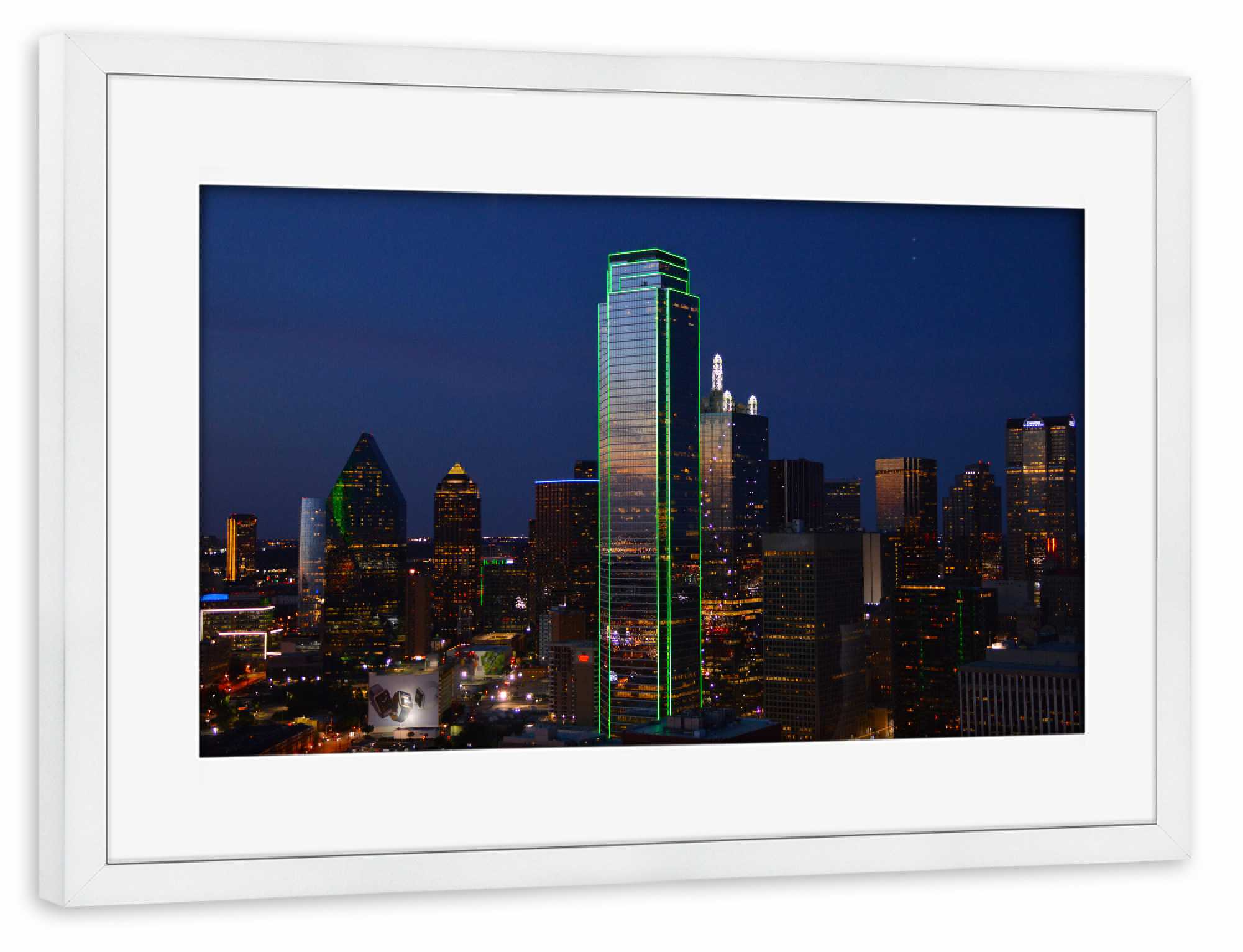 Poster mit Rahmen weiß "Dallas Skyline at Night" artboxONE - Städte,Reise,Reise / Länder