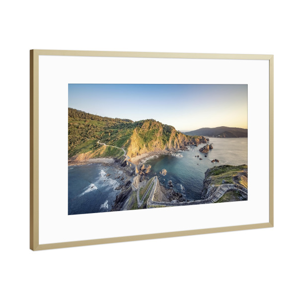 Poster mit Rahmen Gold "Gaztelugatxe" artboxONE - Natur,Reise,Architektur,Reise / Strand und Meer,Reise / Länder