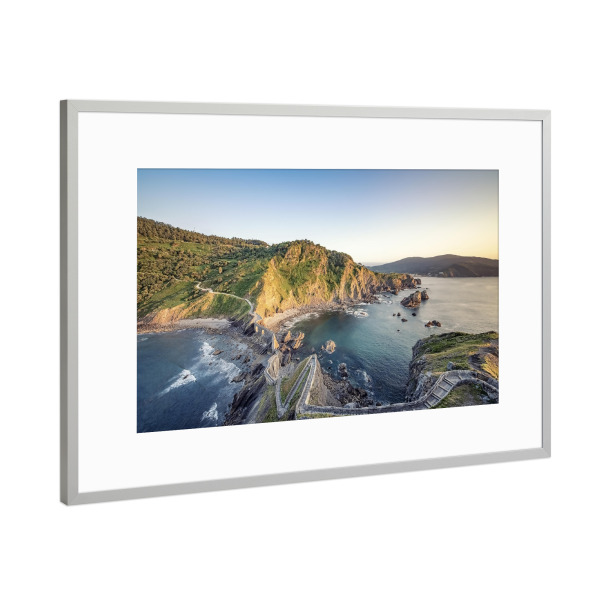 Poster mit Rahmen Silber "Gaztelugatxe" artboxONE - Natur,Reise,Architektur,Reise / Strand und Meer,Reise / Länder