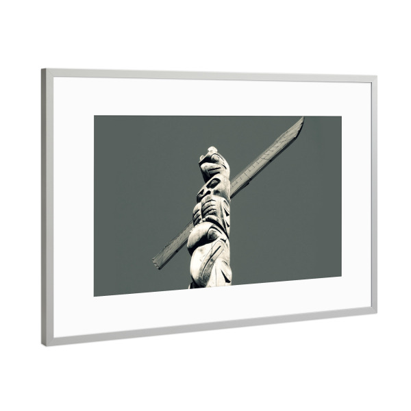 Poster mit Rahmen Silber "North American Indian Totem Pole" artboxONE - Reise,Schwarzweiß,Reise / Länder
