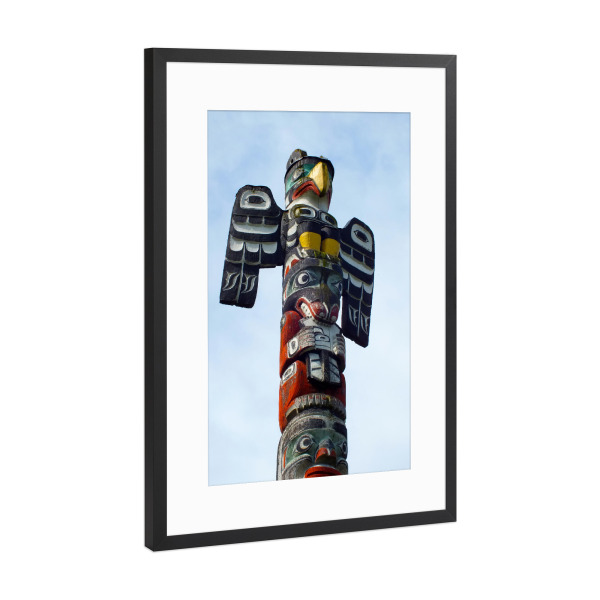 Poster mit Rahmen Schwarz (Metallic) "Pacific Northwest Totem Pole" artboxONE - Reise,Reise / Länder