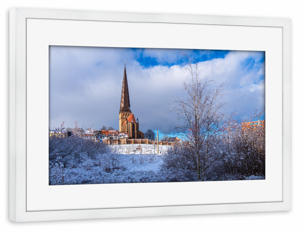 Poster mit Rahmen weiß "Petrikirche im Winter" artboxONE - Natur,Reise,Architektur,Städte / Weitere