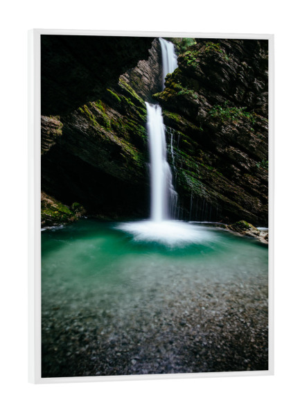 Poster mit weißem Rahmen "Dark green Thur waterfall" artboxONE - Natur